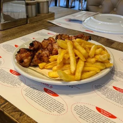 Tavuk Şiş, Patates Tava Meşrubat İle 